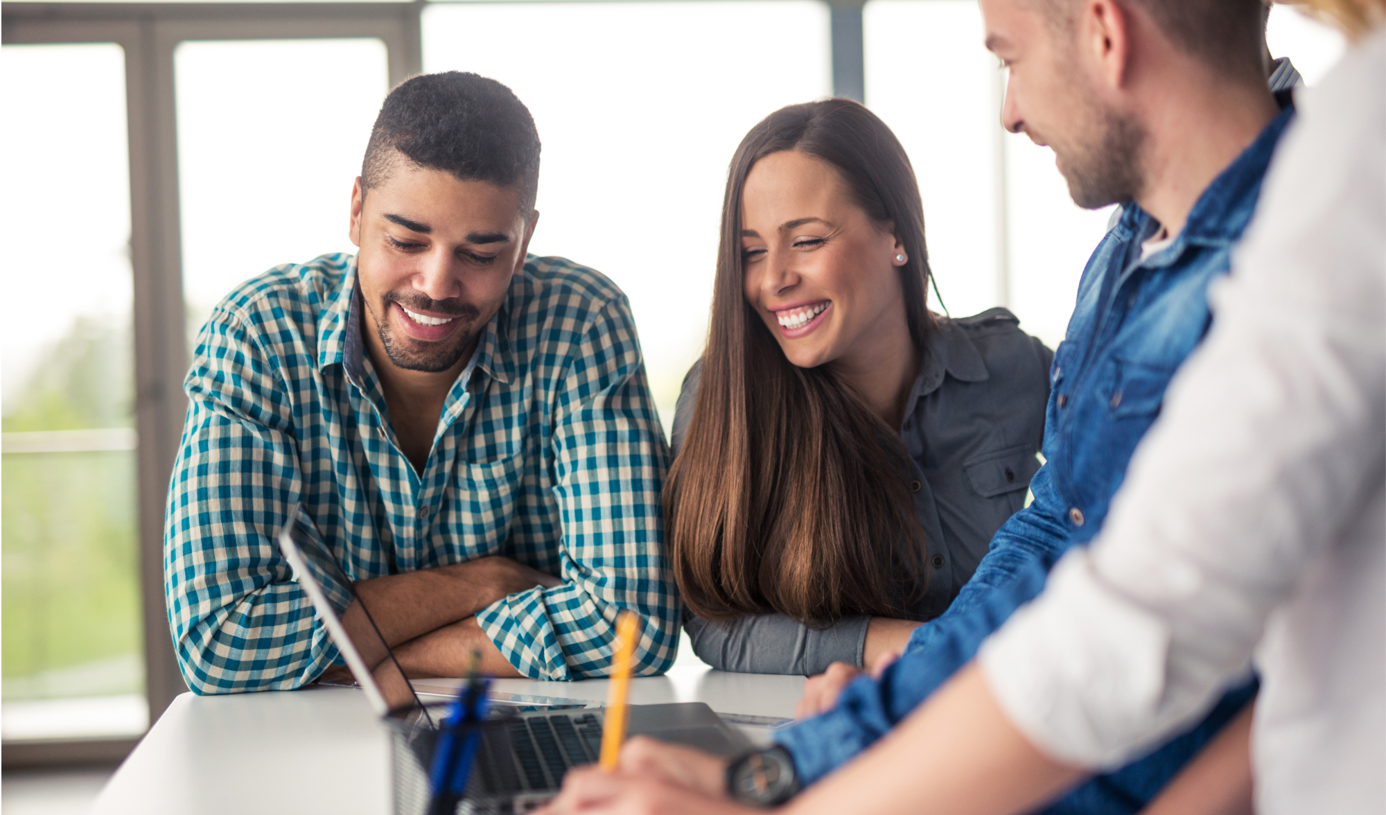 Quer começar sua empresa? Veja como a Plataforma OGESTOR pode ajudar no início do seu negócio com os prós e contras do MEI. Descubra mais!