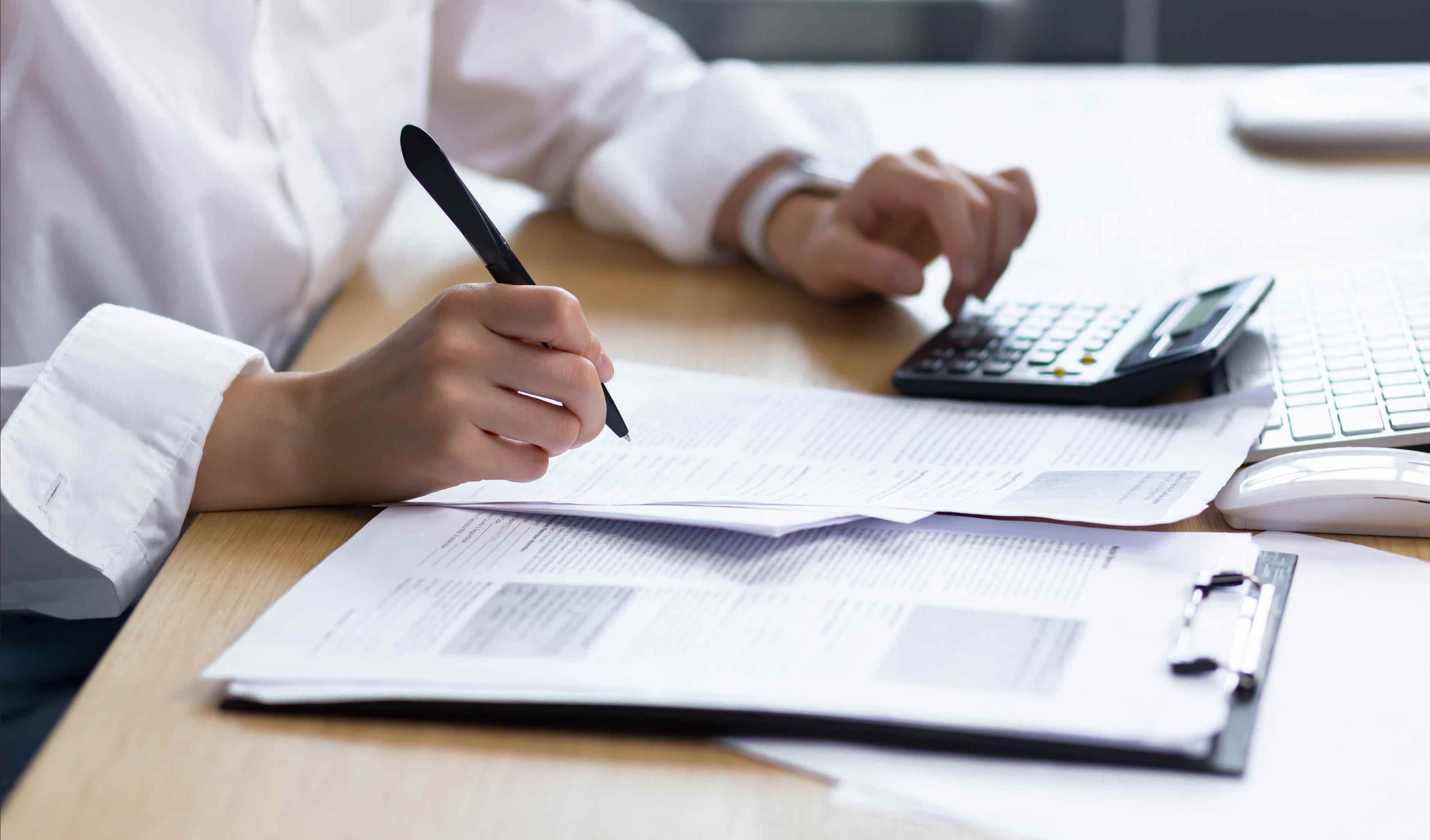 Conheça as novas regras CFOP e CRT para MEI. Evite multas, adapte-se à emissão correta de notas fiscais. Teste OGESTOR grátis!