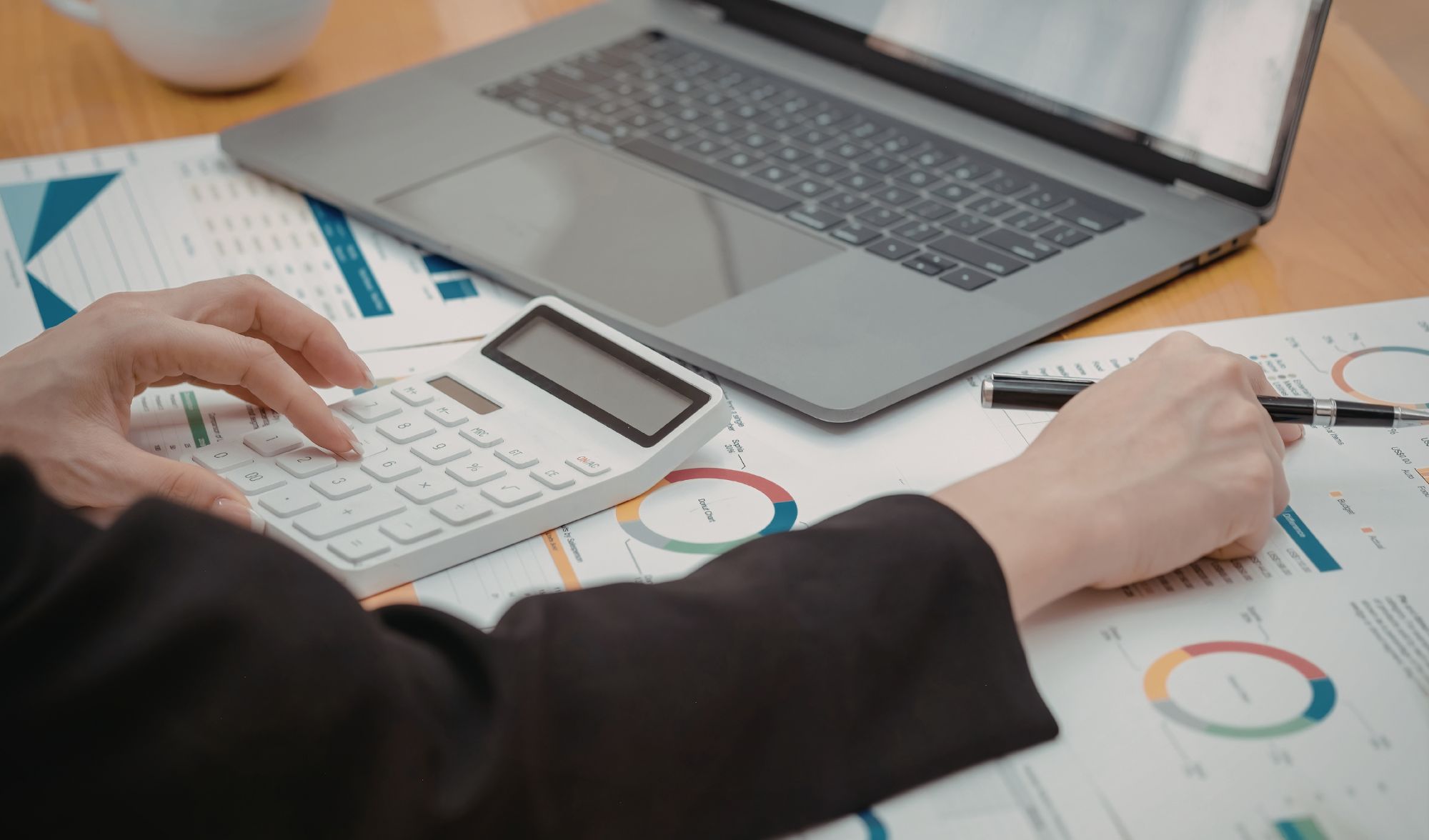 Descubra por que 60% das empresas fecham cedo no Brasil e como a gestão 360º da OGESTOR garante a sobrevivência do seu negócio. Comece grátis!