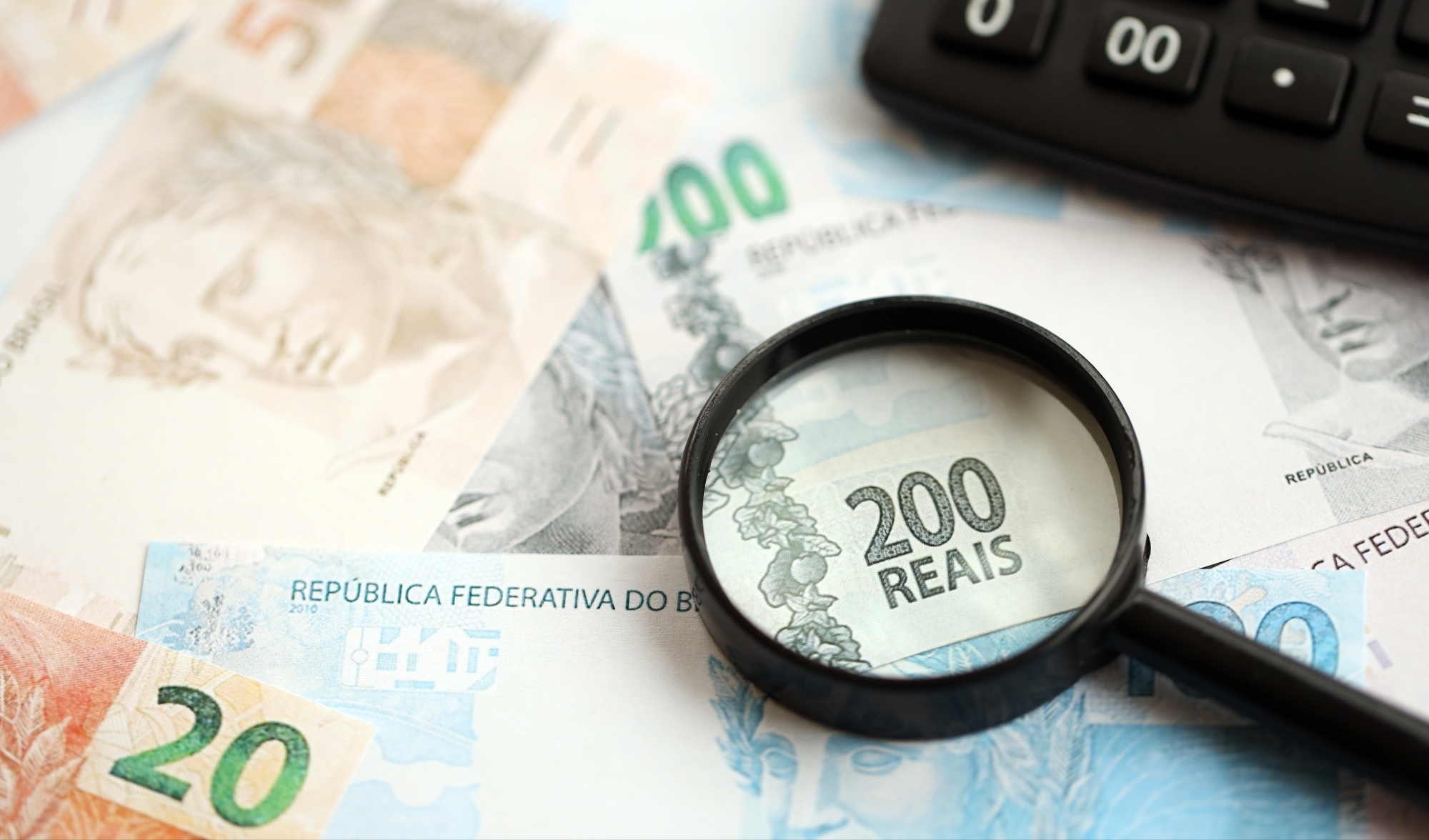 Evite a malha fina digital em 2026. Entenda como a Receita usa IA para auditar sua empresa e garanta o compliance fiscal. Teste a OGESTOR!