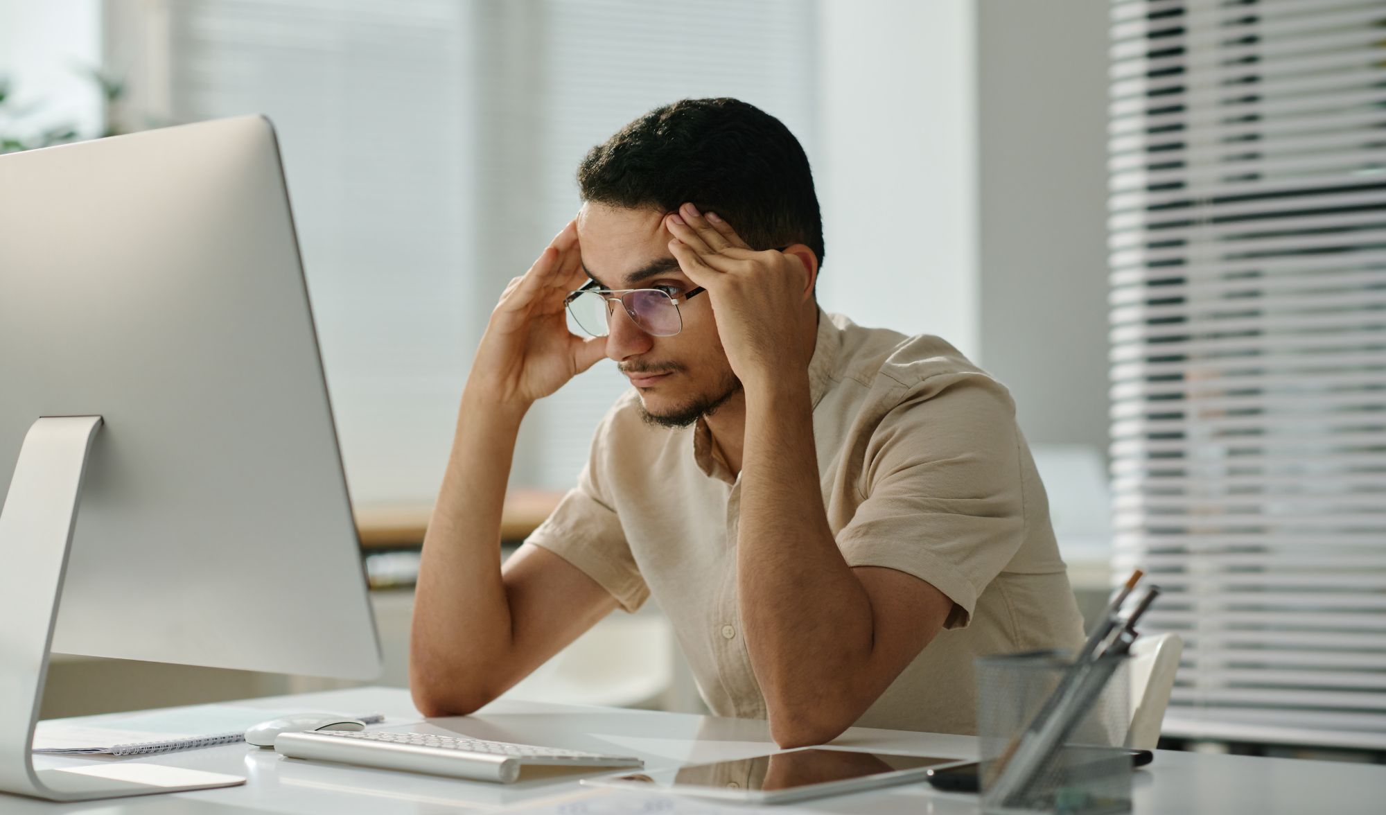 Sua VPN corporativa está lenta? A culpa pode não ser o link. Entenda a diferença técnica entre IPsec e SSL (OpenVPN) e qual protocolo usar para cada cenário.