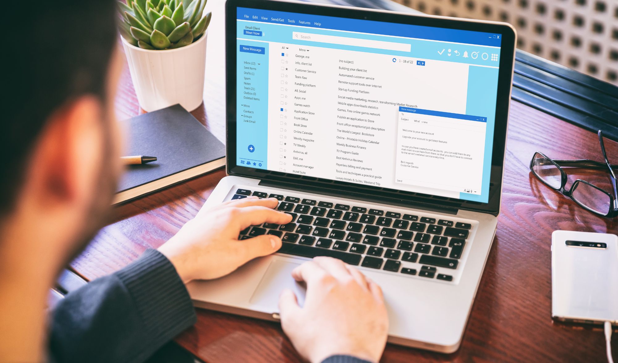 Ainda usa e-mail gratuito? Neste Natal, dê um presente para sua marca: Credibilidade. Descubra por que começar 2026 com um domínio próprio da Macromind.